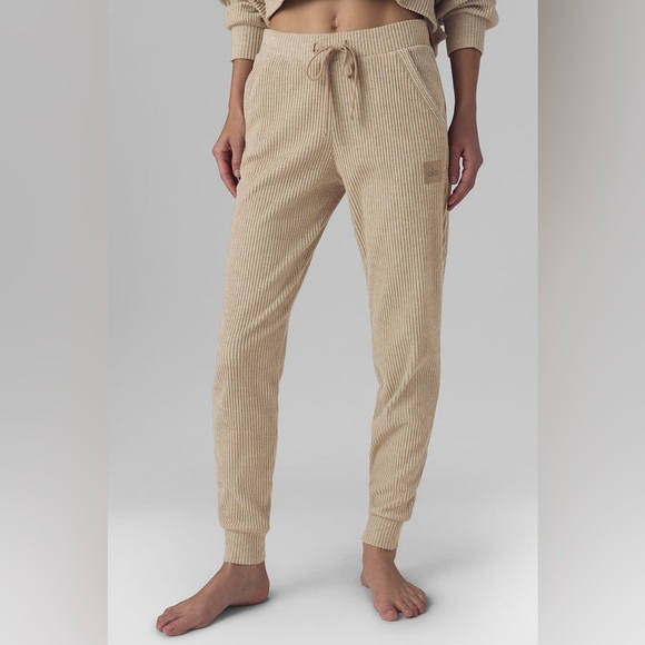 ALO Yoga Pants - Alo Yoga Muse Sweatpant in Gravel Heather Size XXS Athleisure Ribbed Jogger